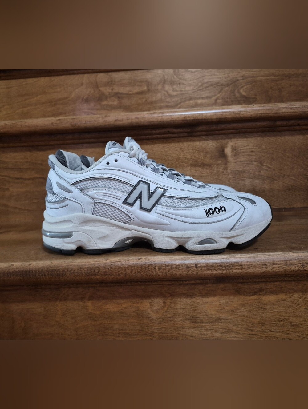 New Balance Men's 1000 White and Gray Athletic Sneakers